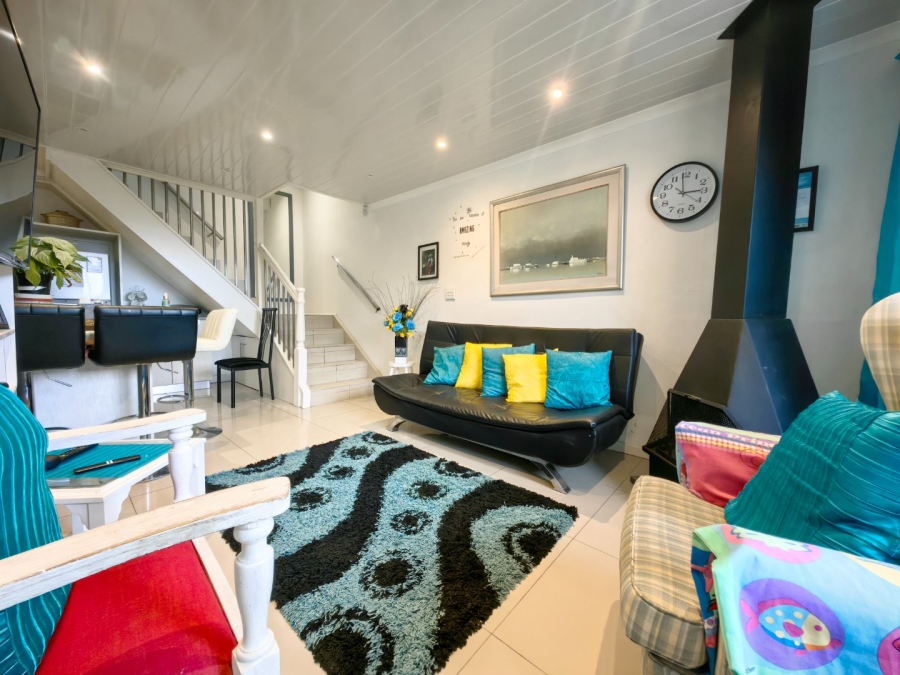 4 Bedroom Property for Sale in Lavender Hill Western Cape